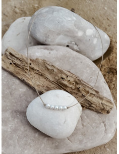 Collier barre en lin et perles blanches nacrées