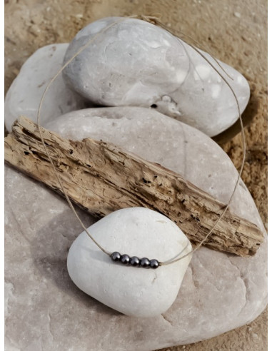 Collier barre en lin et perles grises foncées anthracites nacrées