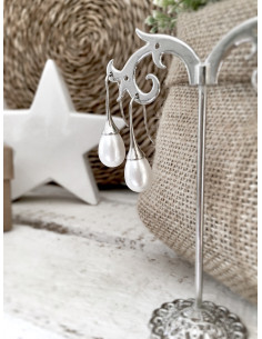 Boucle d'oreille goutte d'eau fantaisie avec perle blanche et tige argentée