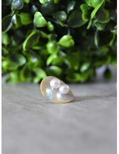 Boucle d'oreille perle blanche fantaisie puce petite perle 2