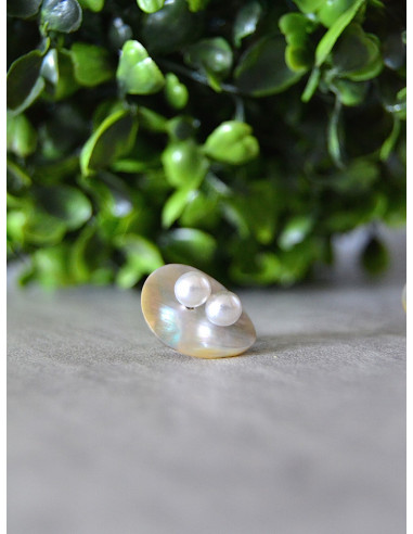 Boucle d'oreille perle blanche fantaisie puce petite perle