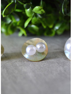 Boucle d'oreille perle blanche fantaisie - Puces perles blanches moyennes 2