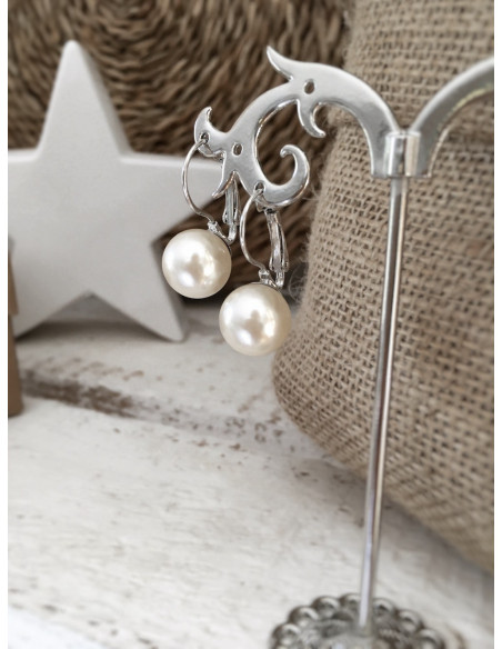 Boucle d'oreille goutte d'eau fantaisie avec perle blanche et tige argentée