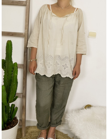Blouse beige en coton broderies anglaises