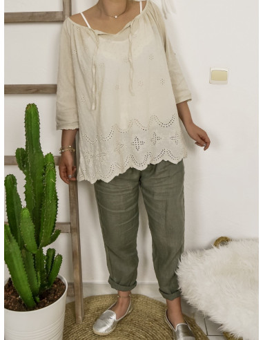 Blouse beige en coton broderies anglaises