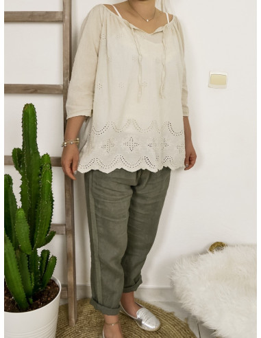 Blouse beige en coton broderies anglaises