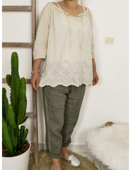 Blouse beige en coton broderies anglaises