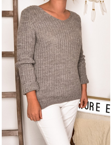 Pull hiver femme chaud avec laine et mohair taupe fil métallisé argenté torsade tressé et ouverture au dos