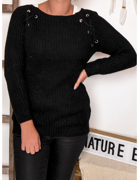 PULL FEMME CHAUD AVEC LAINE ET MOHAIR PULL NOIR HIVER DETAIL OEILLET ET LACET MADE IN ITALY