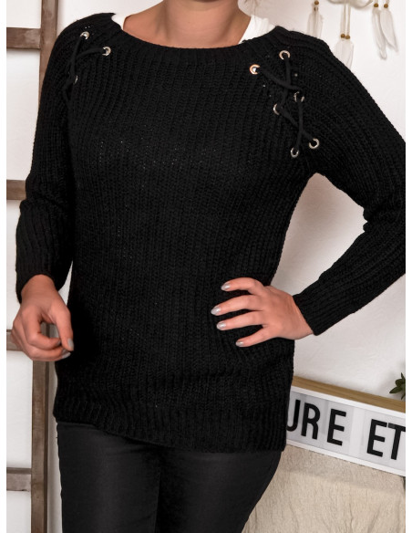 PULL FEMME CHAUD AVEC LAINE ET MOHAIR PULL NOIR HIVER DETAIL OEILLET ET LACET MADE IN ITALY