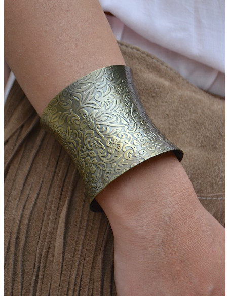 Manchette motif fleurs - Bronze Bracelet femme gravure florale liberty