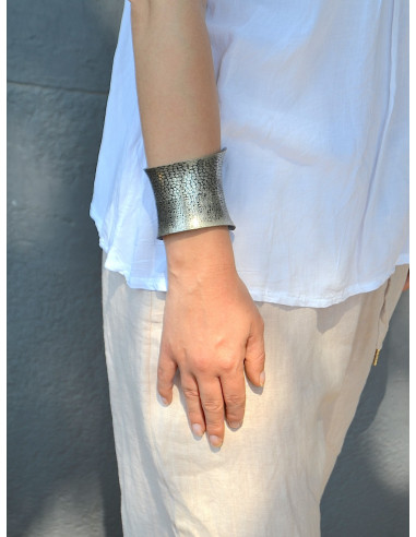 Manchette asyméatrique avec motifs pois et rayures - Argent antique