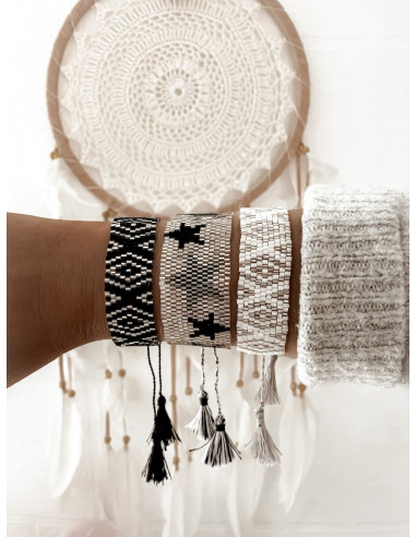BRACELET MIYUKI TISSÉ À LA MAIN EN PETITES PERLES DE ROCAILLES MOTIFS ÉTOILES GRIS BIJOUX BOHÈME CHIC