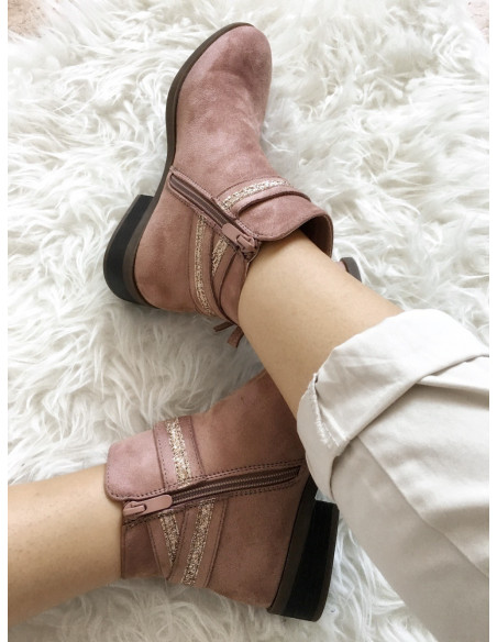 Bottines chelsea vieux rose femme suédine effet daim détail ruban pailleté petit talon plate Bottines chelsea vieux rose femme suédine effet daim détail ruban pailleté petit talon plate