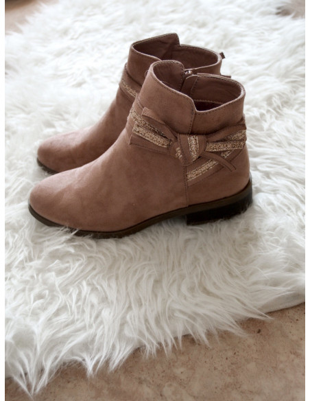 Bottines chelsea vieux rose femme suédine effet daim détail ruban pailleté petit talon plate Bottines chelsea vieux rose femme suédine effet daim détail ruban pailleté petit talon plate