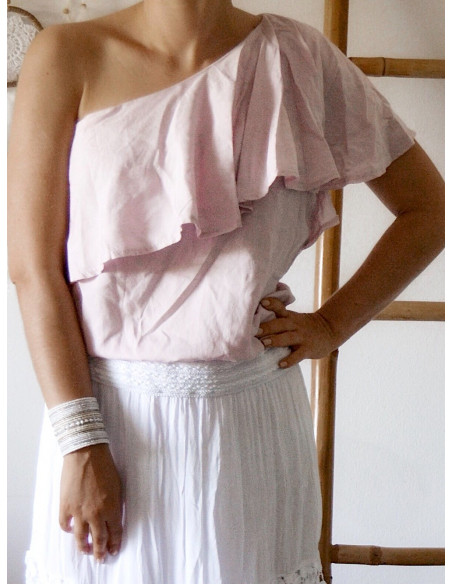 TOP FEMME UNE SEULE MANCHE COL VOLANT ASYMÉTRIQUE HAUT FLUIDE ROSE PALE POUDRÉ UNE EPAULE DÉNUDÉE STYLE BOHÈME CHIC