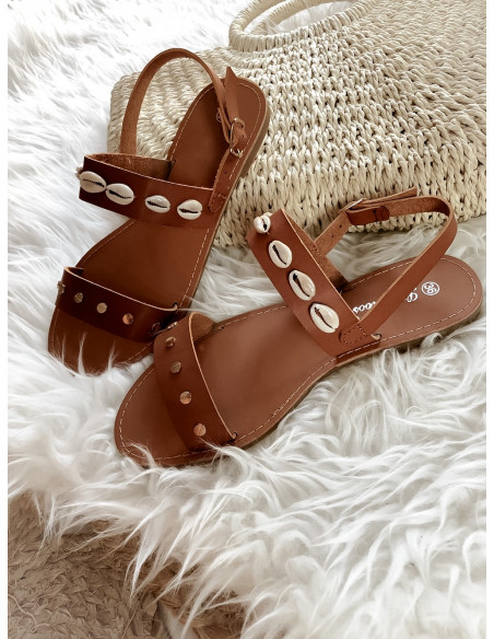 Sandales coquillages cauris avec clous marron Sandales coquillages cauris avec clous marron