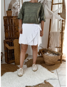 JUPE COURTE EN VISCOSE FLUIDE BLANCHE VOLANT PORTE FEUILLE NOEUD RUBAN