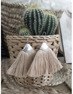 Boucles d'oreilles bohème gros pompon beige triangle argent antique