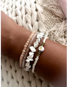 Bracelet élastique perles d'howlite blanche marbrée forme irrégulière | Style naturel et authentique 2