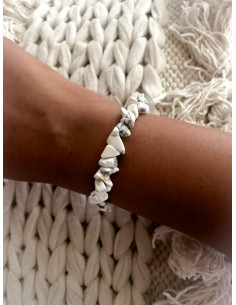 Bracelet élastique perles d'howlite blanche marbrée forme irrégulière | Style naturel et authentique