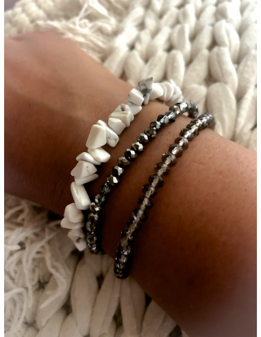 Bracelet élastique perles d'howlite blanche marbrée forme irrégulière | Style naturel et authentique