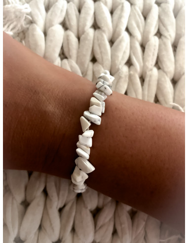 Bracelet élastique perles d'howlite blanche marbrée forme irrégulière | Style naturel et authentique