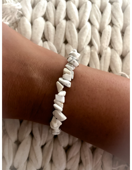 Bracelet élastique perles d'howlite blanche marbrée forme irrégulière | Style naturel et authentique