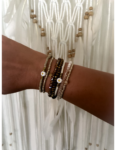 Bracelet bohème chic élastique | Perles de rocaille blanches avec perle plate étoile dorée gravée