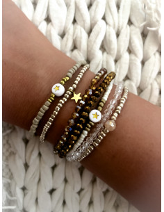 Bracelet bohème chic élastique | Perles de rocaille beige | Perle plate étoile dorée 2