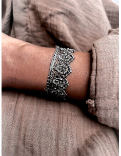 Bracelet Dentelle Macramé Kaki | Strass Anthracite | Fermeture Mousqueton et Chainette | Accessoire de Style Unique