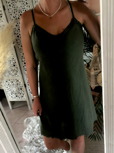 Robe Mi-Longue Kaki en Lin et Coton : Style Bohème Chic pour un Été Tendance