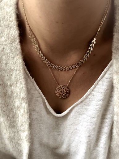 Collier plaqué or THEO femme chaine et pendentif MÉDAILLE MARTELÉE bijoux plaqué or tendance femme