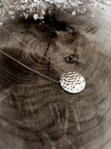 Collier plaqué or THEO femme chaine et pendentif MÉDAILLE MARTELÉE bijoux plaqué or tendance femme