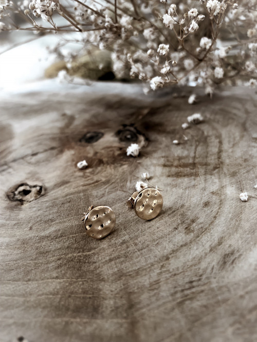 Boulces d'oreille plaqué or THÉO femme puces rondes martelées bijoux plaqué or tendance femme