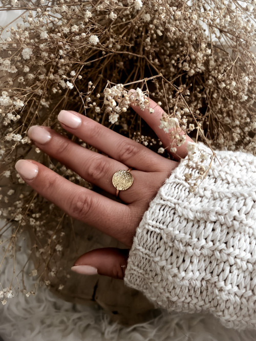 Bague plaqué or LORIE medaille vintage martelée bijoux plaqué or tendance femme