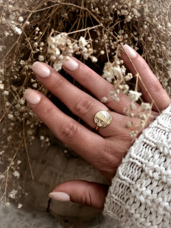 Bague plaqué or LORIE medaille vintage martelée bijoux plaqué or tendance femme
