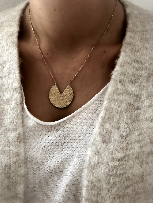 Collier plaqué or INKA femme chaine et pendentif medaille gravure motif azteque bijoux plaqué or tendance femme