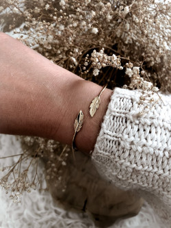 Bracelet jonc plaqué or PLUMES fin avec double plumes bijoux plaqué or tendance femme