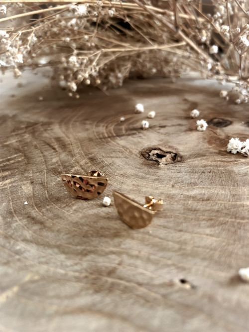 Boulces d'oreille plaqué or MARIE femme puces demi cercle martelé bijoux plaqué or tendance femme