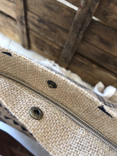 Sac cabas en jute avec motif imprimé...