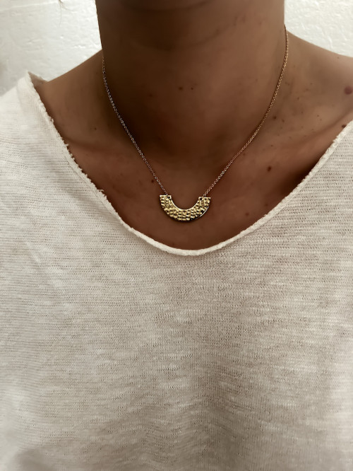 Collier plaqué or ZELI femme chaine et PENDENTIF DEMI CERCLE MARTELÉ bijoux plaqué or tendance femme