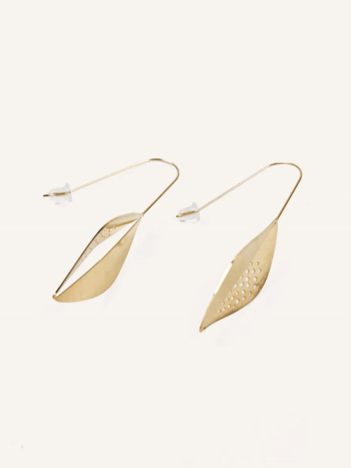 Boucles d'oreilles old money dorées en acier inoxydable longue feuille pliée
