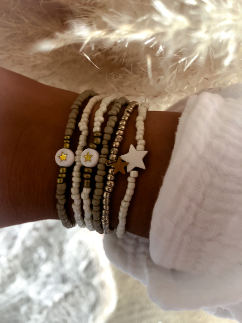 Bracelet Bohème Étoile Nacrée | Perles de Rocailles Blanches | Accessoire Fin et Élégant