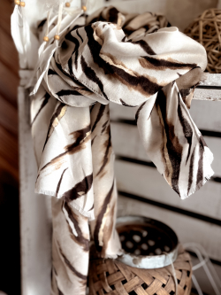 Foulard fluide grand zébré beige marron doré