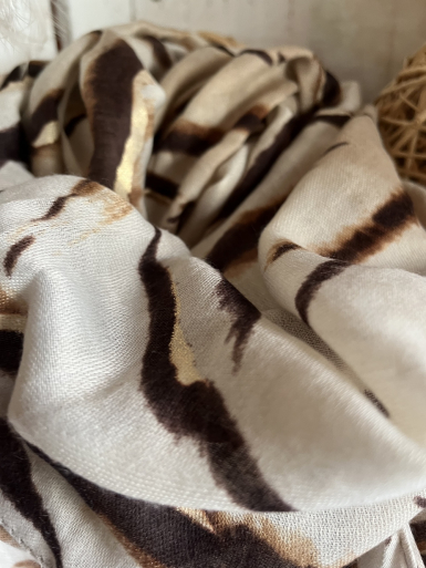 Grand foulard viscose fluide rayé marron beige doré