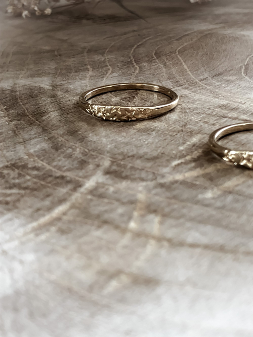 Bijoux plaqué or femme pas cher bague gravure étoiles