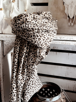 foulard fluide grand beige marron avec motif léopard